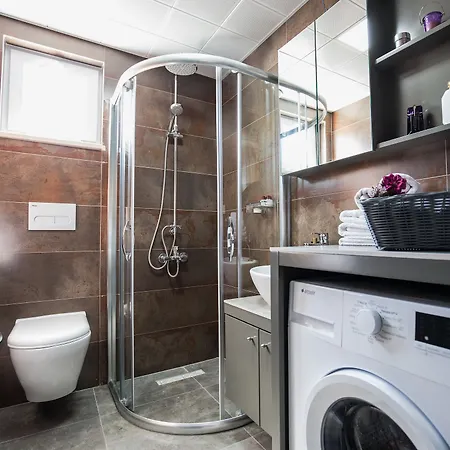 Lara Homes Apartman *
